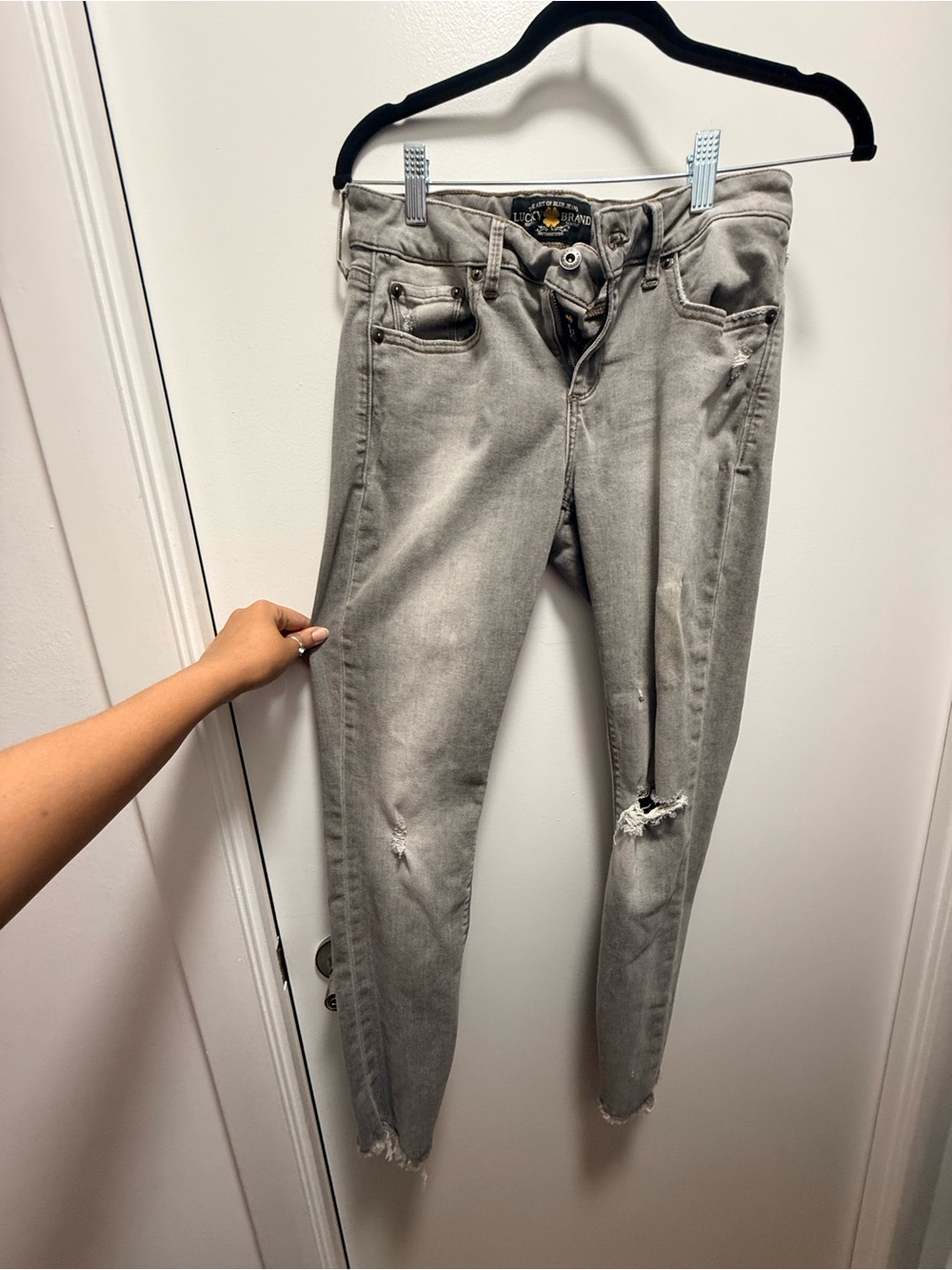 Lucky Brand Grey Distressed Ripped Frayed Hem Skinny Jeans Size 8 / 29